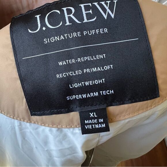 J.Crew Cinched-waist puffer vest with PrimaLoft®Size XL - Picture 6 of 7